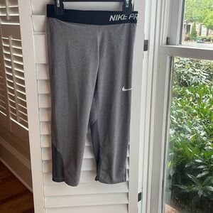 Nike Pro Mid Rise Cropped legging